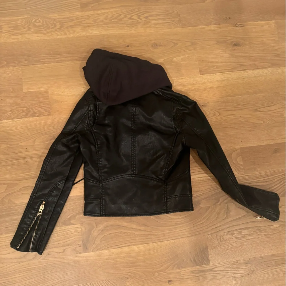 Leather Jacket - Picture 3 of 3